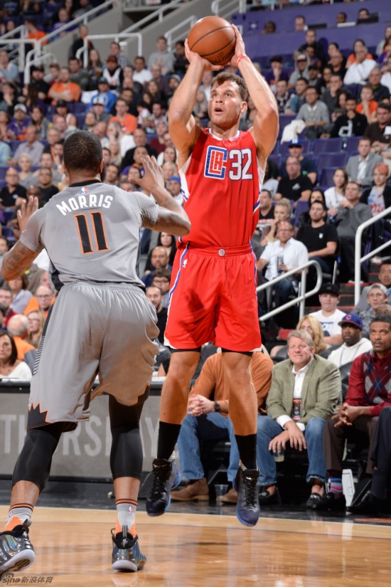 球员都在发 球员都在发