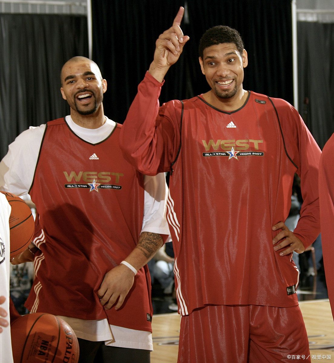 一脚出球 一脚出球